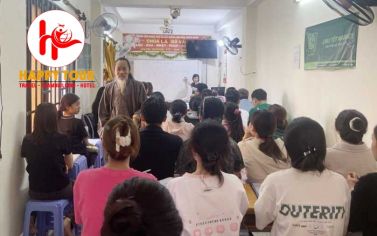 Lớp học ngoại ngữ nương cửa chùa
